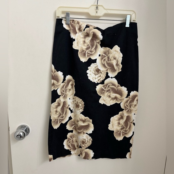 New York & Company Dresses & Skirts - New York & Co. floral pencil skirt